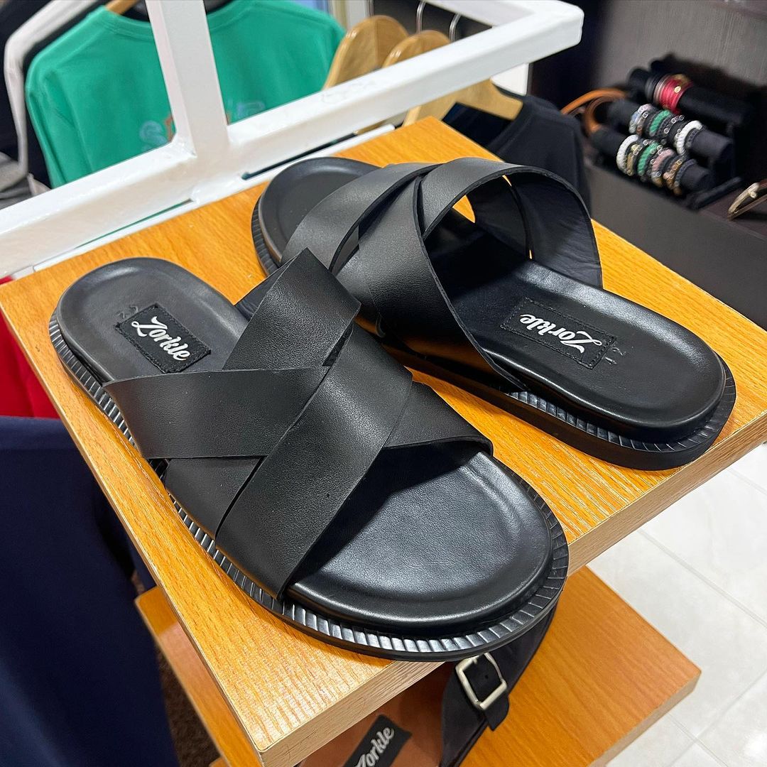 Feliz Slippers Black