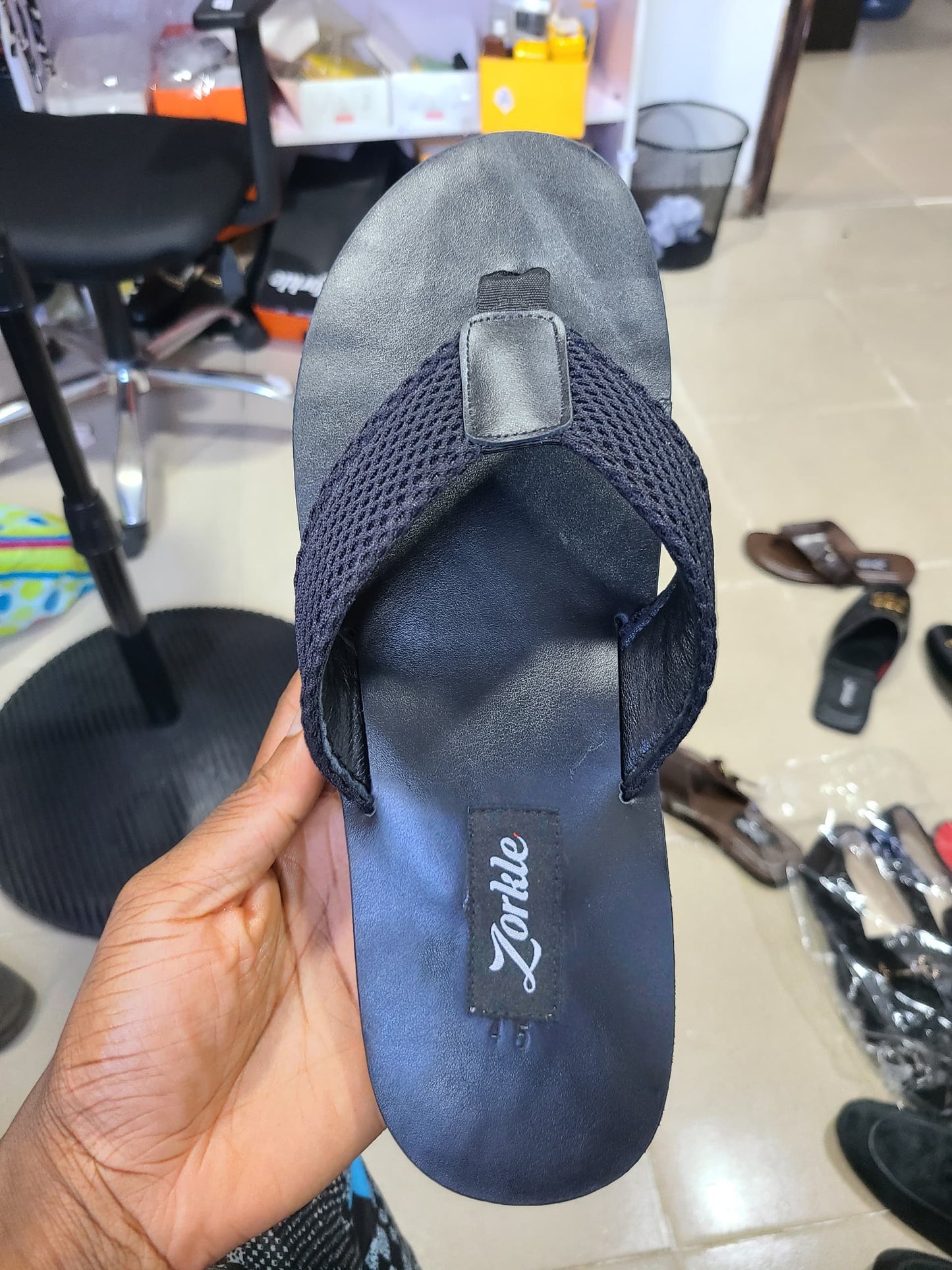 kesho flip flop all black