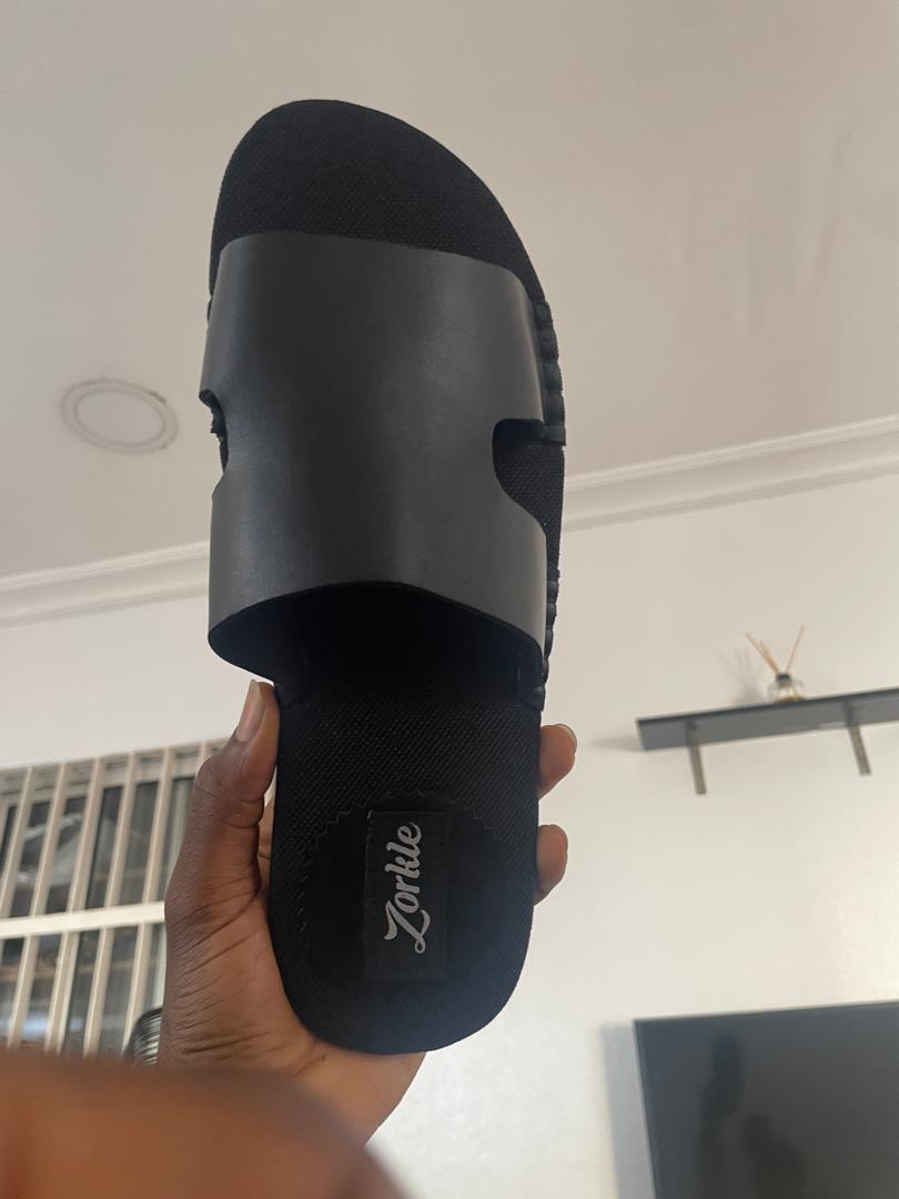 LAYI Slippers ALL BLACK