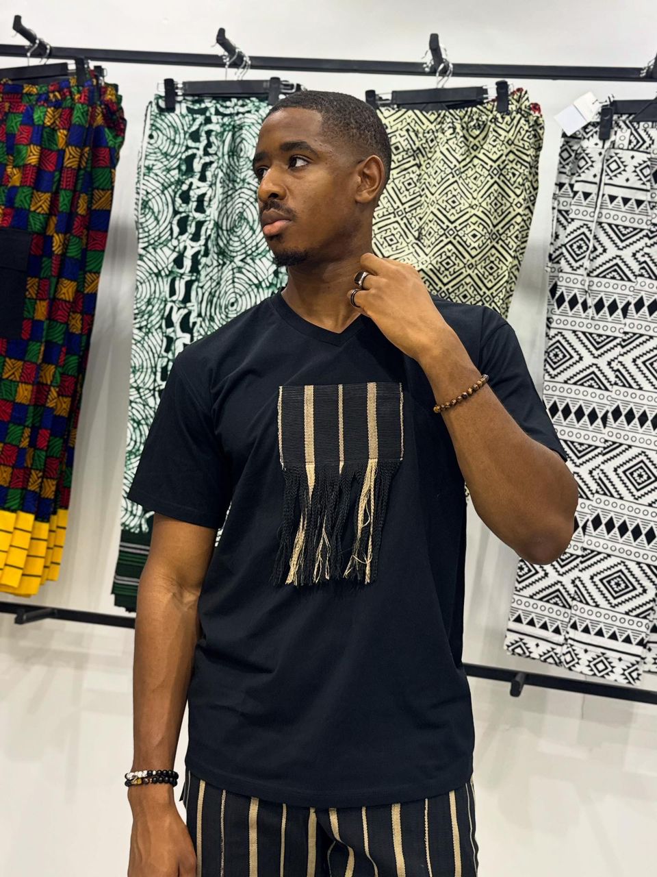 Mide Black Vneck Middle Fringe