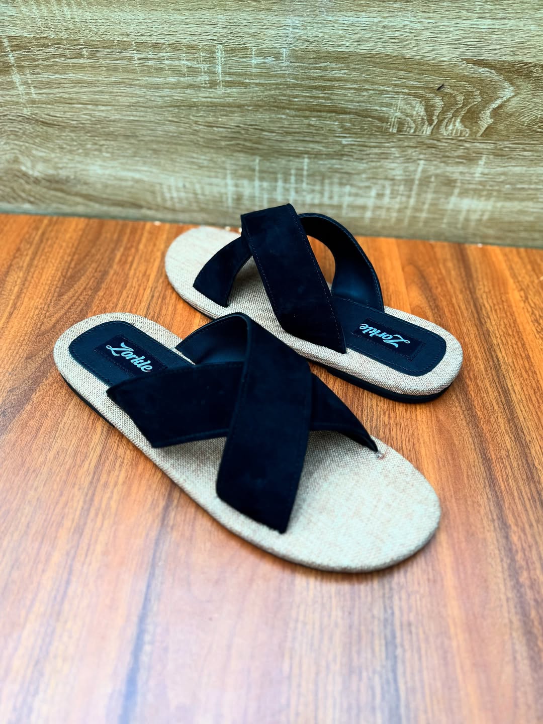 BEKI BLACK SLIPPERS - Zorkle