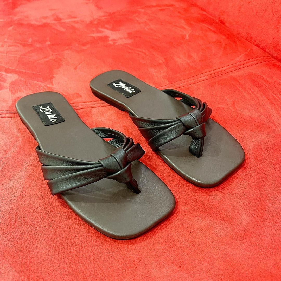 Bissi skippers all black