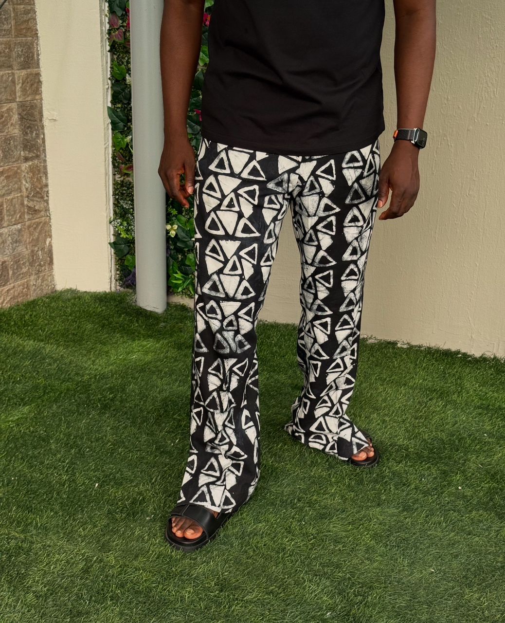 Afrodire Triangle Black